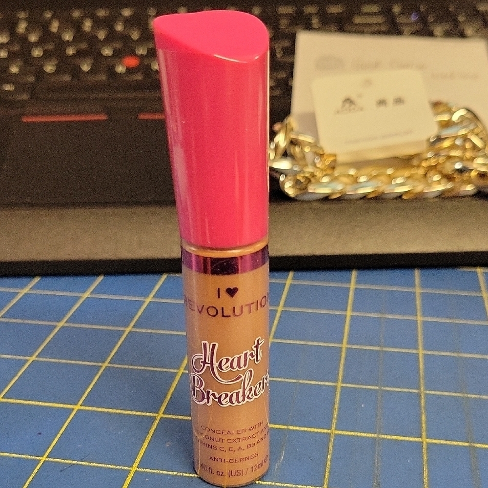 I ❤️ Revolution Heart Breaker Concealer 12ml Almond New